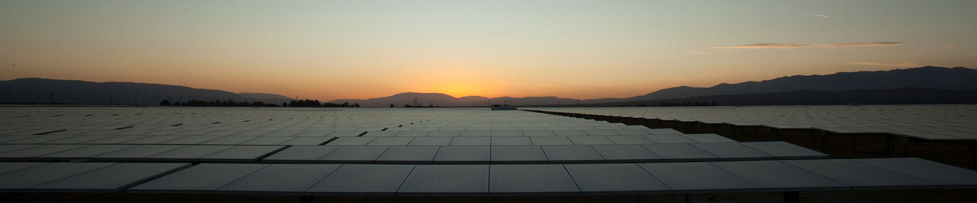 Solar_Energy_Panels_Evening 